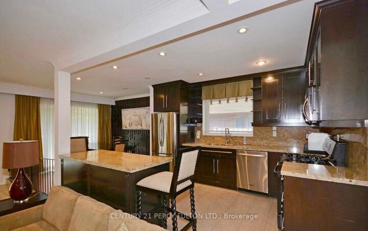 Photo de la propriété:  23 Pitcairn Crescent  ON M4A 1P5 