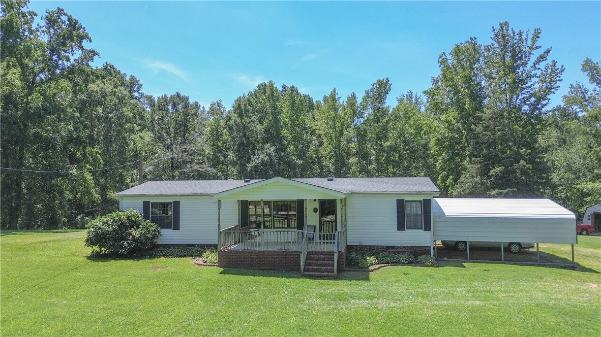 Property Photo: 530 Farmer Street SC 29684