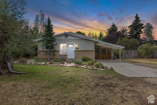 Property Photo: 120 E 300 N UT 84036