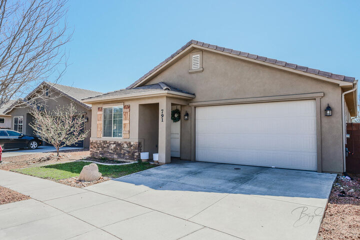 Property Photo: 791 400 N UT 84737