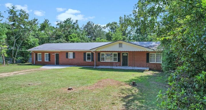Property Photo:  100 Honeysuckle Drive  GA 31705 