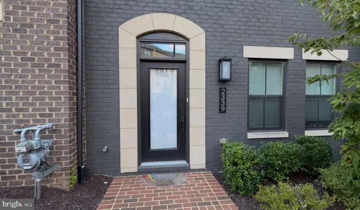 2339 Water Promenade Avenue  Herndon VA 20171 photo