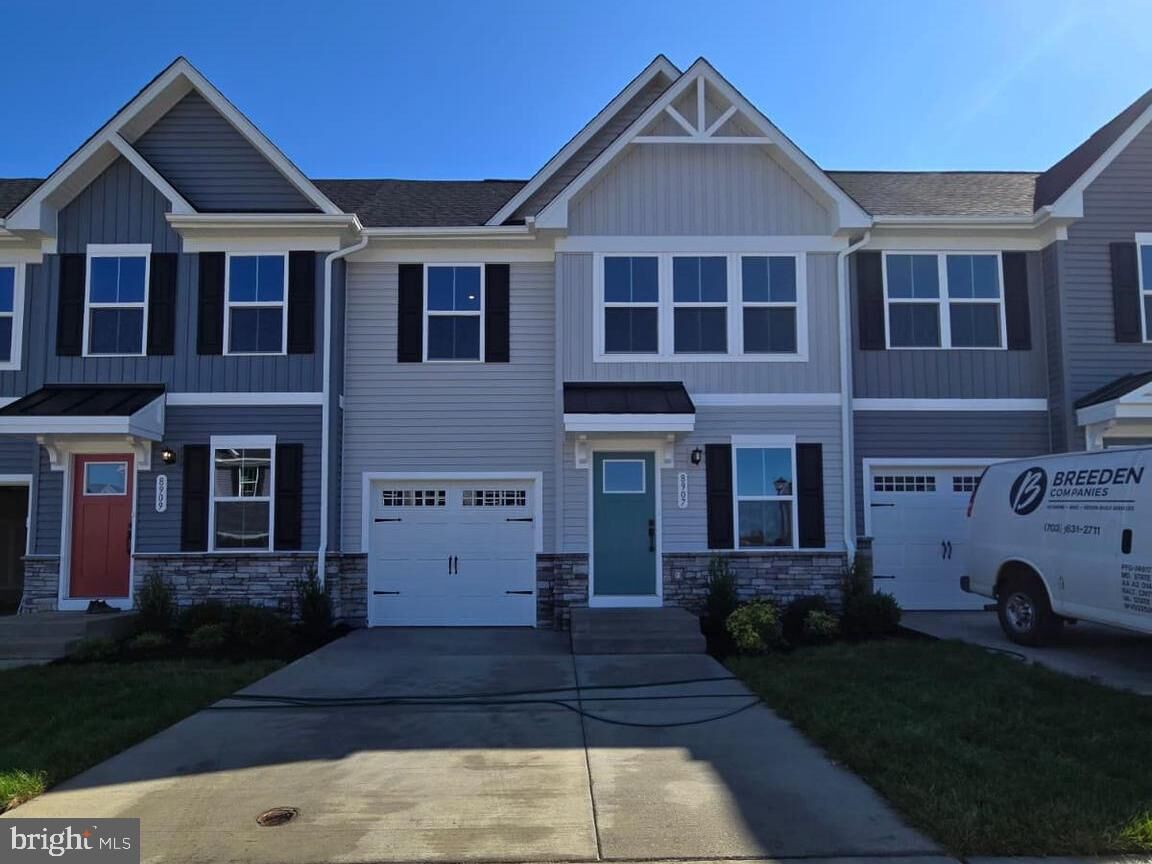 Property Photo: 8907 Blackthorne Place VA 22408