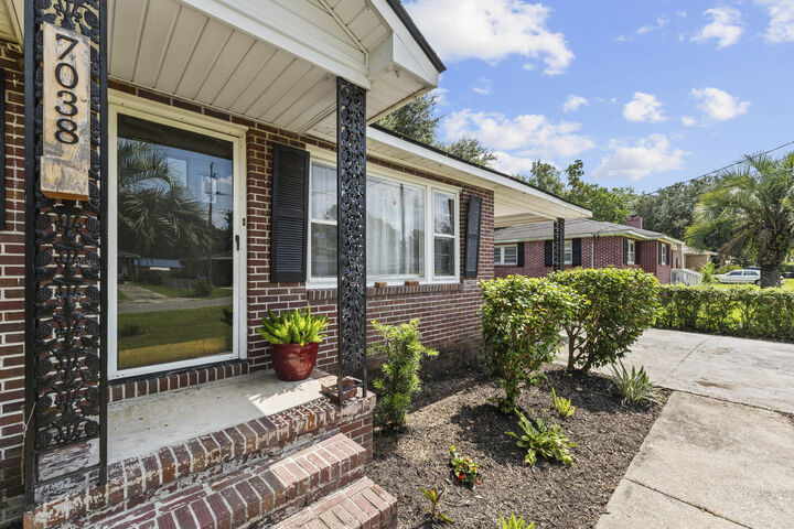 Property Photo: 7038 Kenneth Drive SC 29406