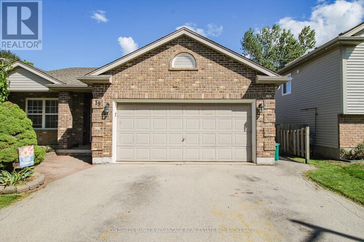 Property Photo: 19 Windle Village Crescent ON L2V 4Z6