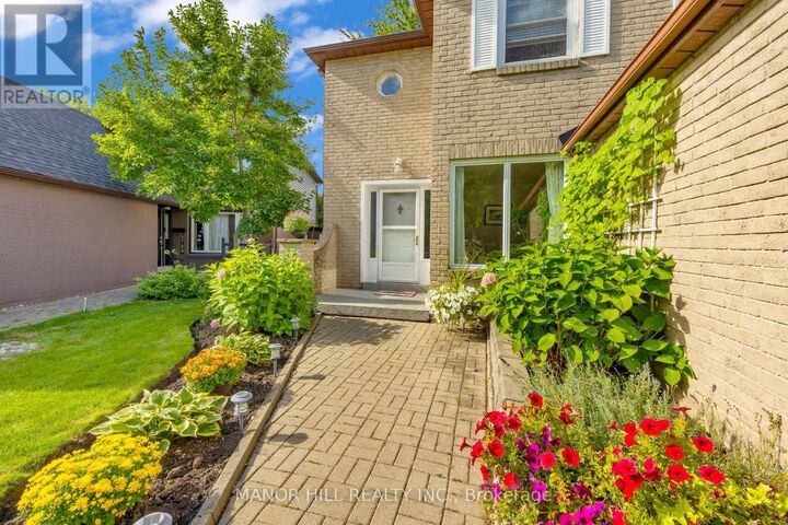 Property Photo: 72 Lacewood Crescent ON L6S 3K4