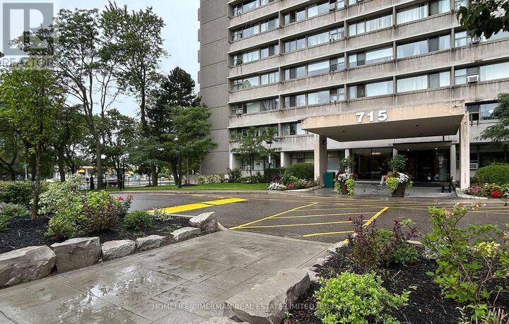 Property Photo: 715 Don Mills Road 1702 ON M3C 1S5