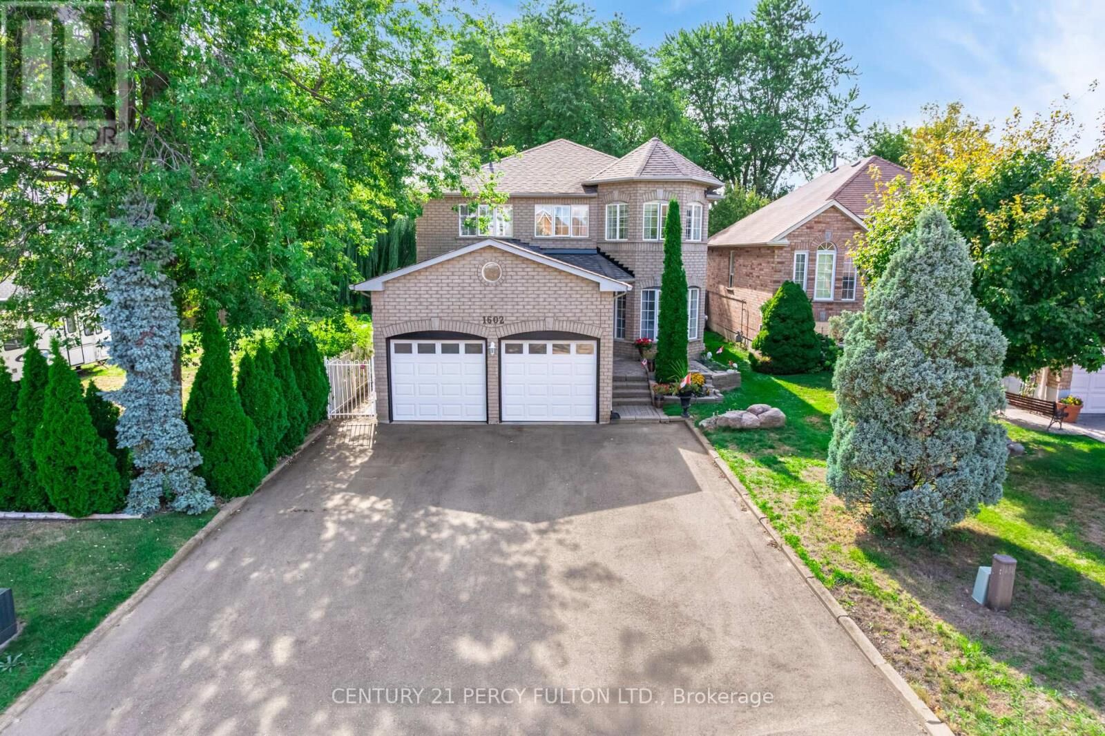 Property Photo: 1602 Oakburn Street ON L1V 6M9