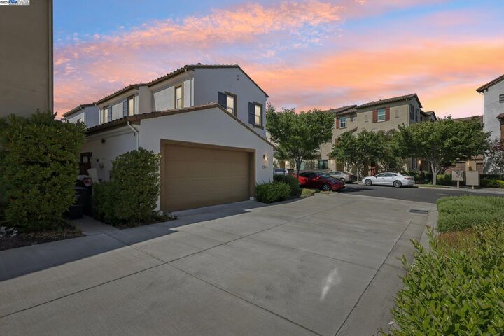 Property Photo: 5010 Barrenstar Way CA 94582