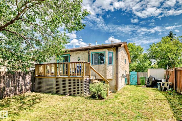 Property Photo: 4 Franklin Place AB T8N 3P5
