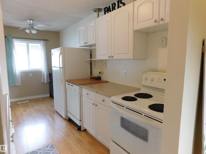 Property Photo: 15E Meadowlark Village NW AB T5R 5X3