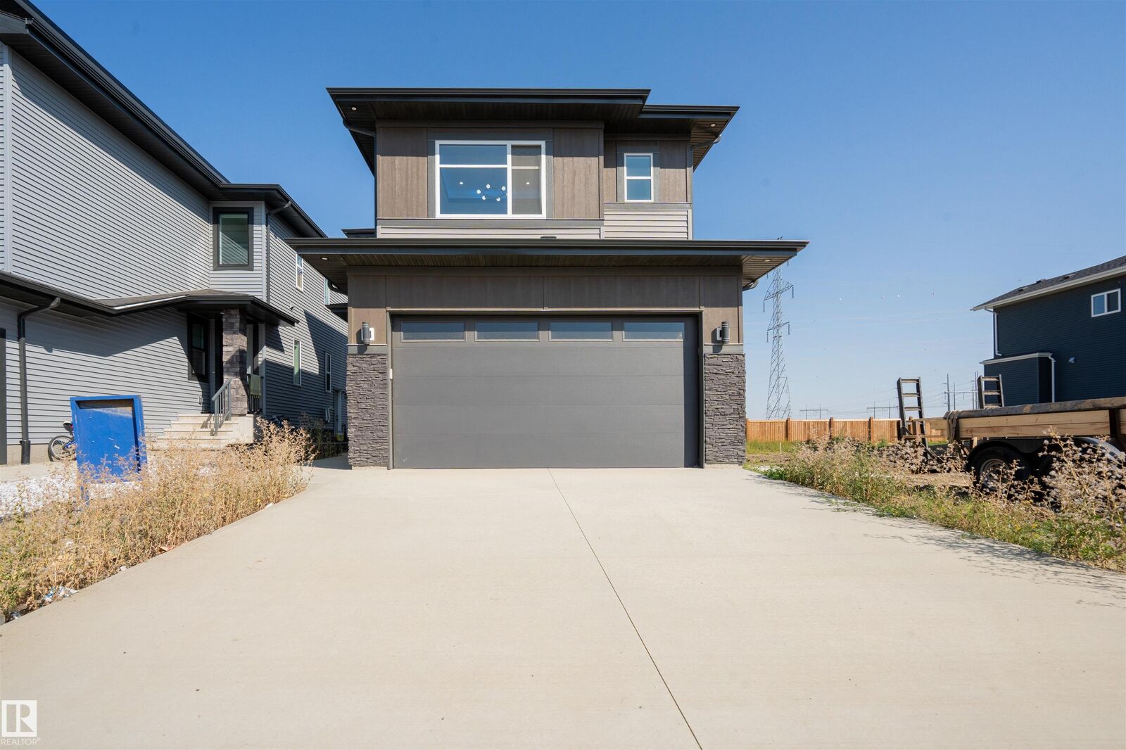 Property Photo: 2904 1 Avenue SW AB T6X 3E2