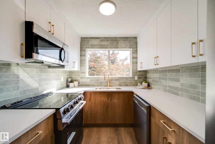 9949 171 Avenue NW  Edmonton AB T5X 4X2 photo