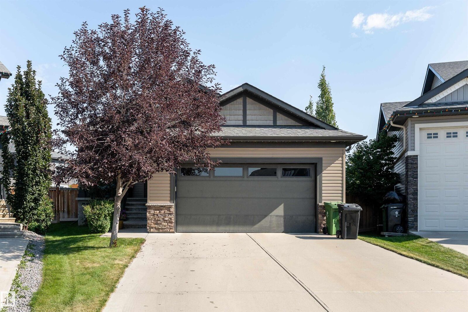 Property Photo: 18 Elm Street AB T8L 0R8