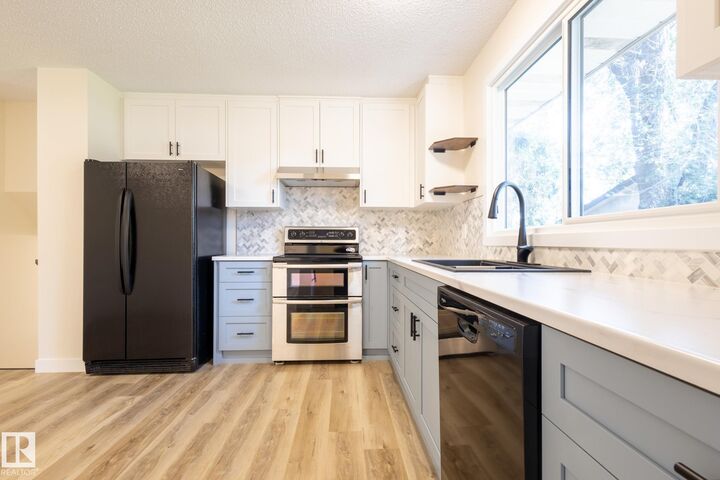 Property Photo: 3109 110A Street NW AB T6J 3E9