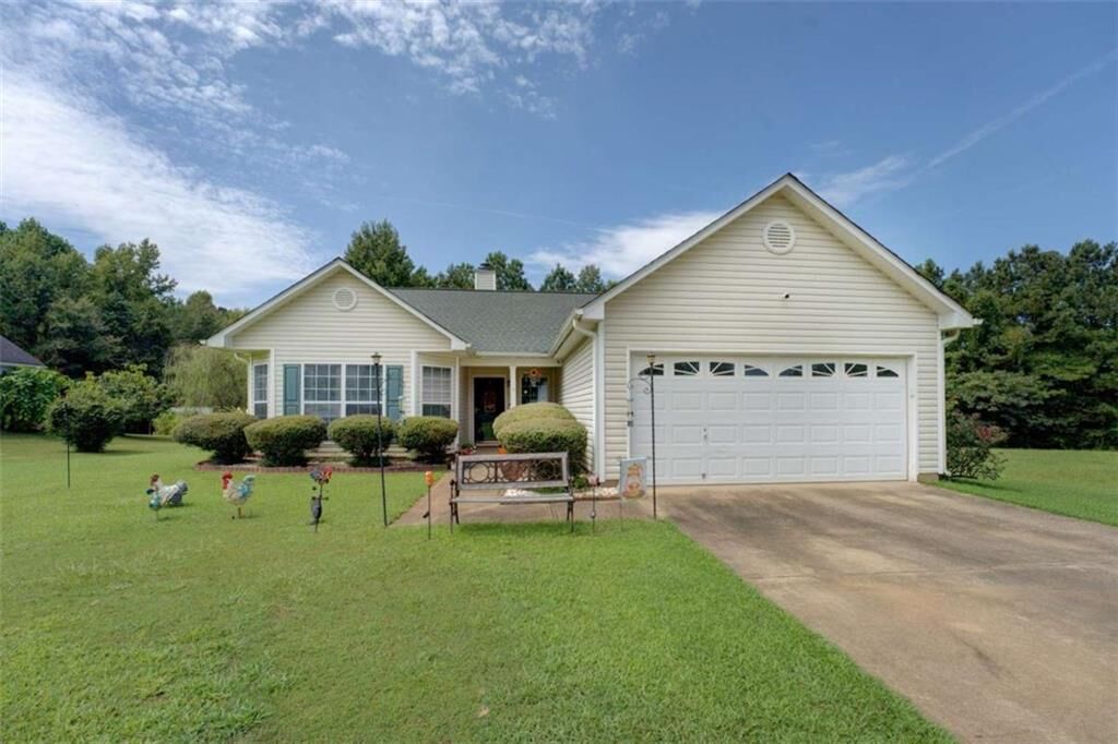 Property Photo: 20 Summer Breeze Court GA 30014