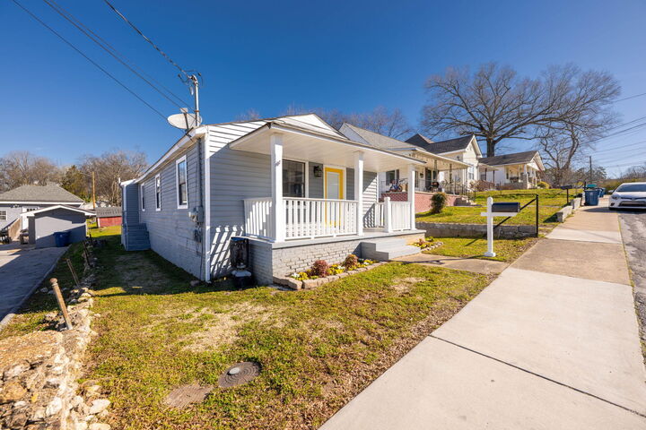 Property Photo: 302 E Gordon Avenue GA 30741