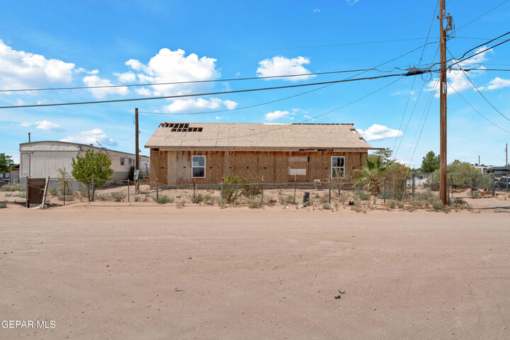 Property Photo: 725 Ingham St Street 90 TX 79928