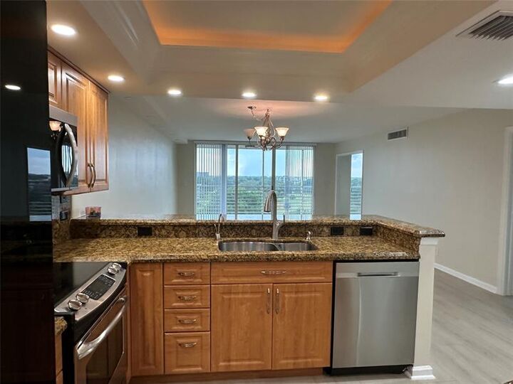 Property Photo: 3510 Oaks Way 801 FL 33069