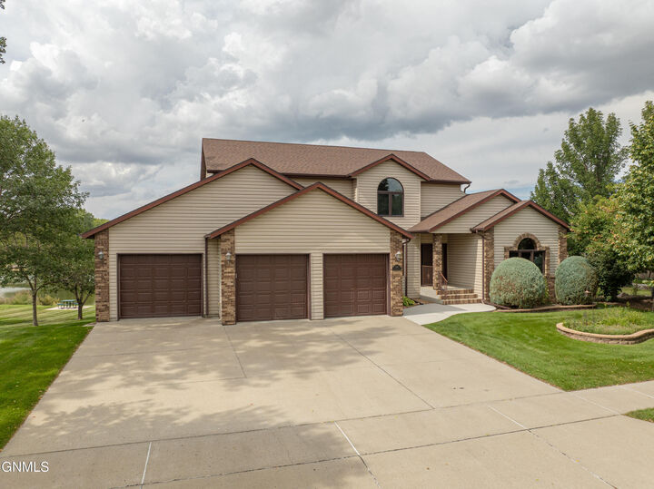 Property Photo: 584 Cottonwood Loop ND 58504