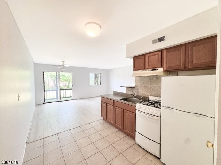 Property Photo: 5 Sugar Loaf Ct Unit 4 NJ 07462