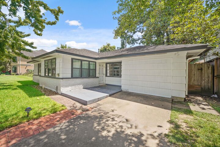 Property Photo: 5221 Maple Street TX 77401