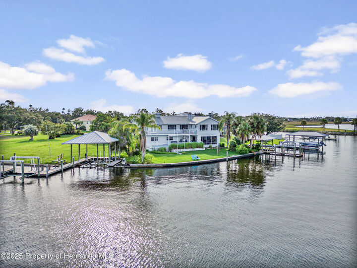 Property Photo:  2435 N Watersedge Drive  FL 34429 