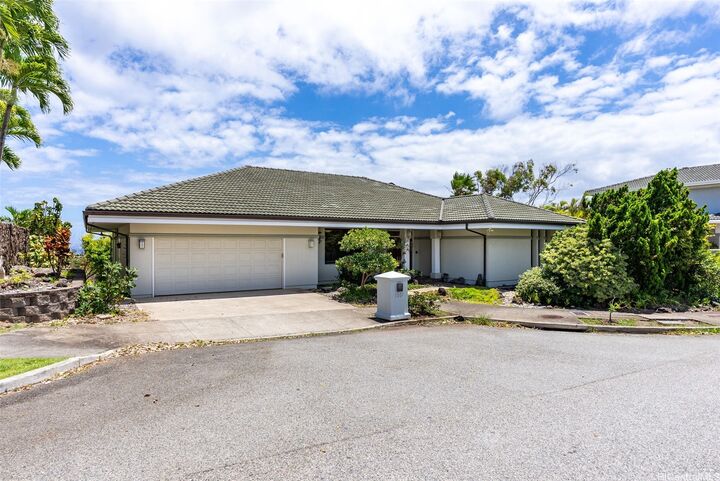 1007 Hanohano Way  Honolulu HI 96825 photo