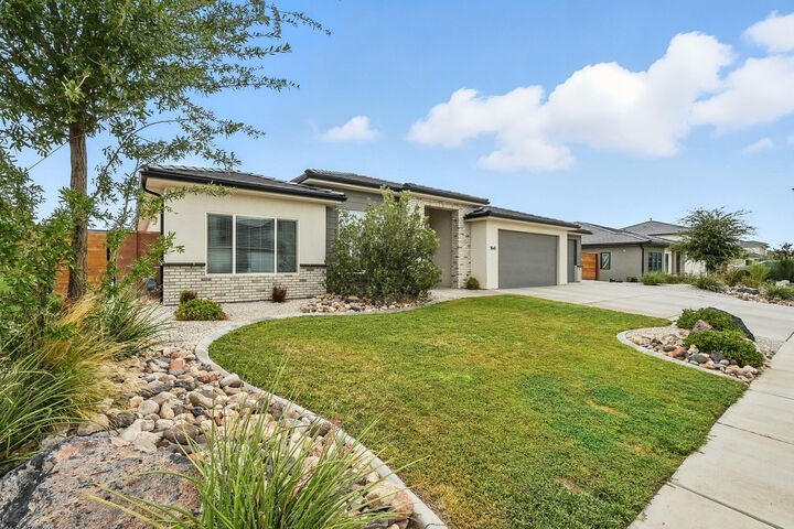 Property Photo:  1841 E Honeycomb Dr  UT 84790 