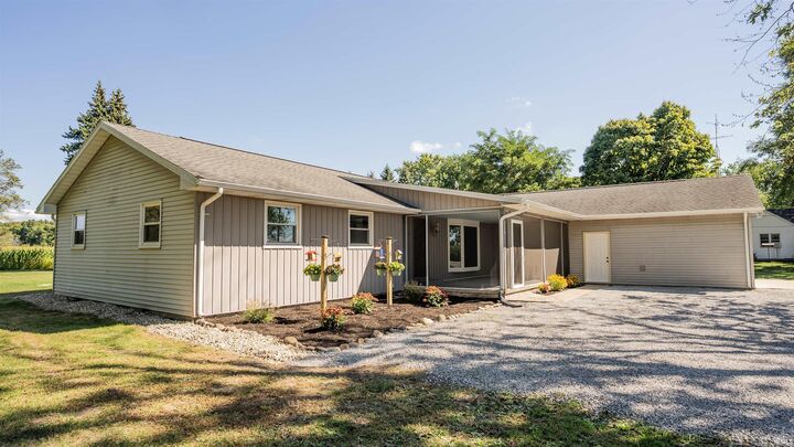 Property Photo: 530 E 20 N Road IN 46703