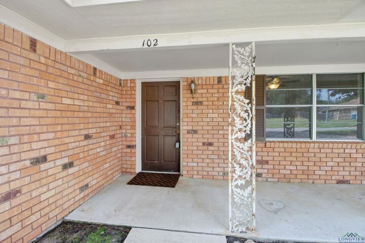 Property Photo:  102 Larkspur St  TX 75693 