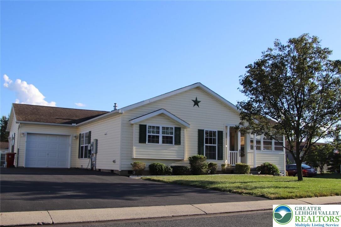 Property Photo:  712 Winterthur  PA 18040 