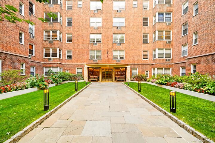 Property Photo:  120 E Hartsdale Avenue 3M  NY 10530 
