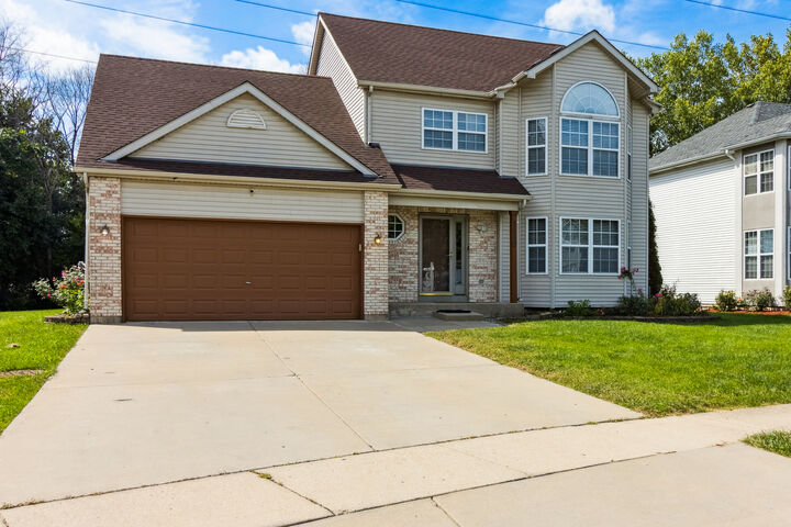 Property Photo: 1110 Natalie Drive IL 60185
