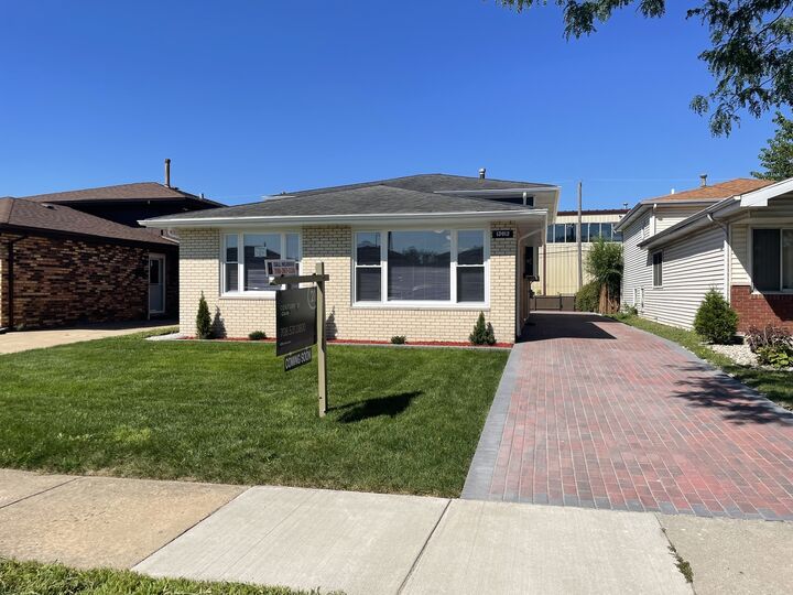 13912 S Manistee Avenue  Burnham IL 60633 photo
