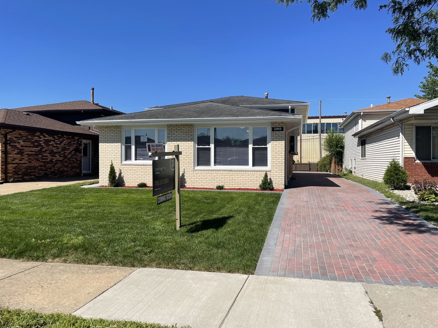 Property Photo: 13912 S Manistee Avenue IL 60633