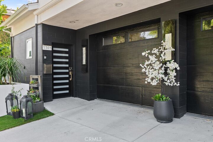 Property Photo: 5305 Campo Rd CA 91364
