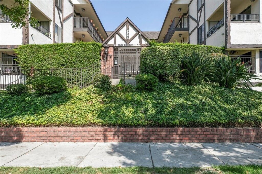 Property Photo: 234 N Kenwood Street 106 CA 91206