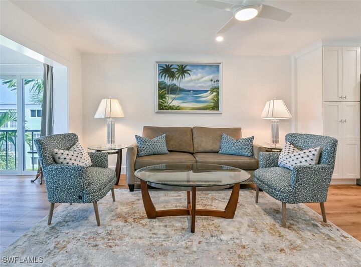 Property Photo: 250 7th Avenue S 301 FL 34102