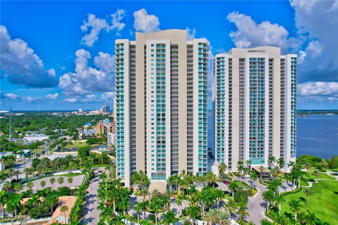 Property Photo: 3000 Oasis Grand Boulevard 2405 FL 33916