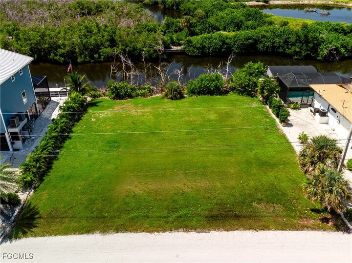 Property Photo:  4061 Galt Island Avenue  FL 33956 