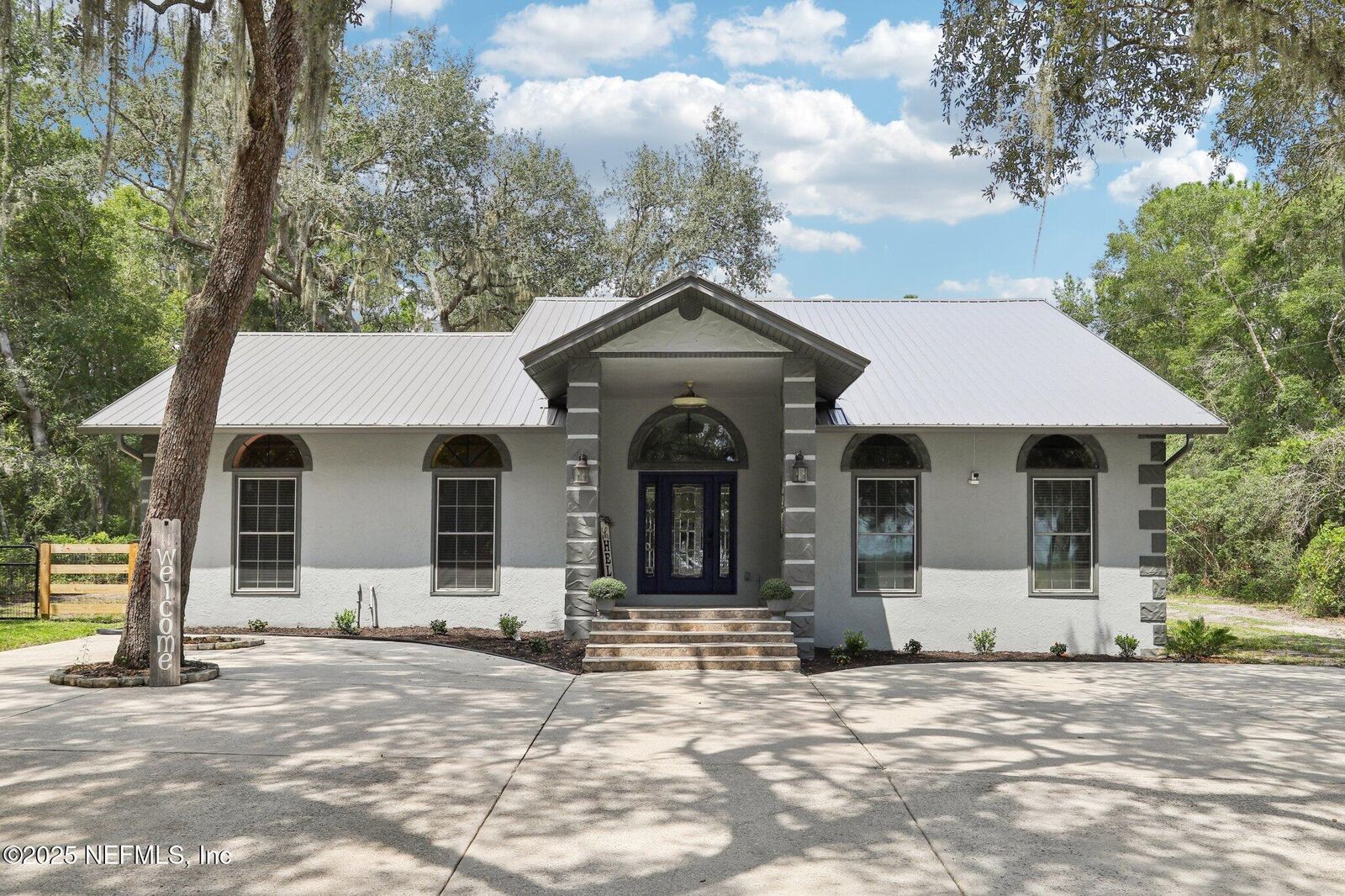 Property Photo: 1886 State Road 20 Road S FL 32640