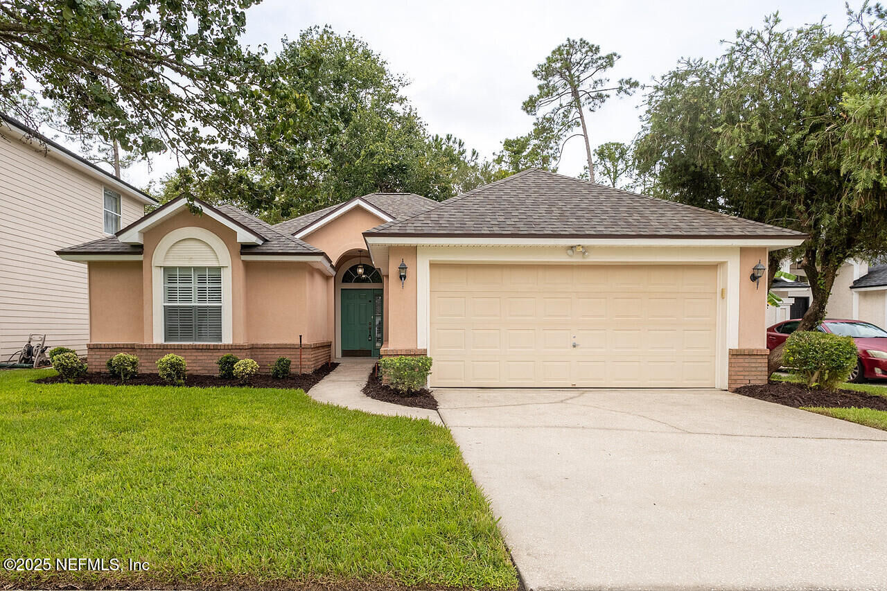 Property Photo: 1618 Highland View Court FL 32003