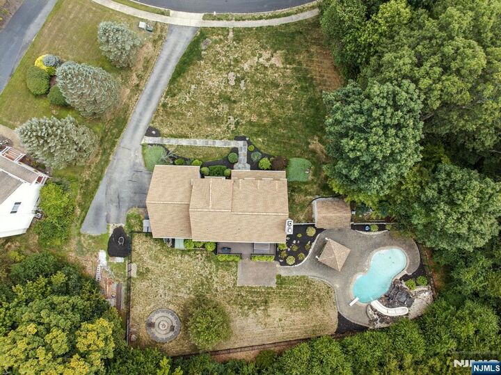 Property Photo:  22 Winding Hollow Drive  NJ 07438 