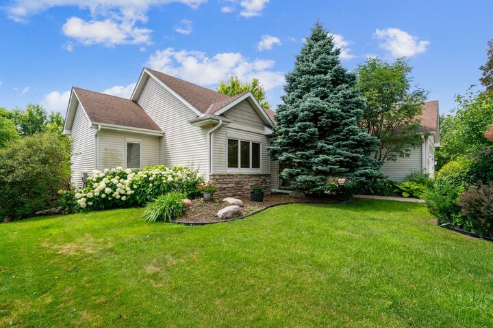977 Bavaria Hills Terrace  Chaska MN 55318 photo