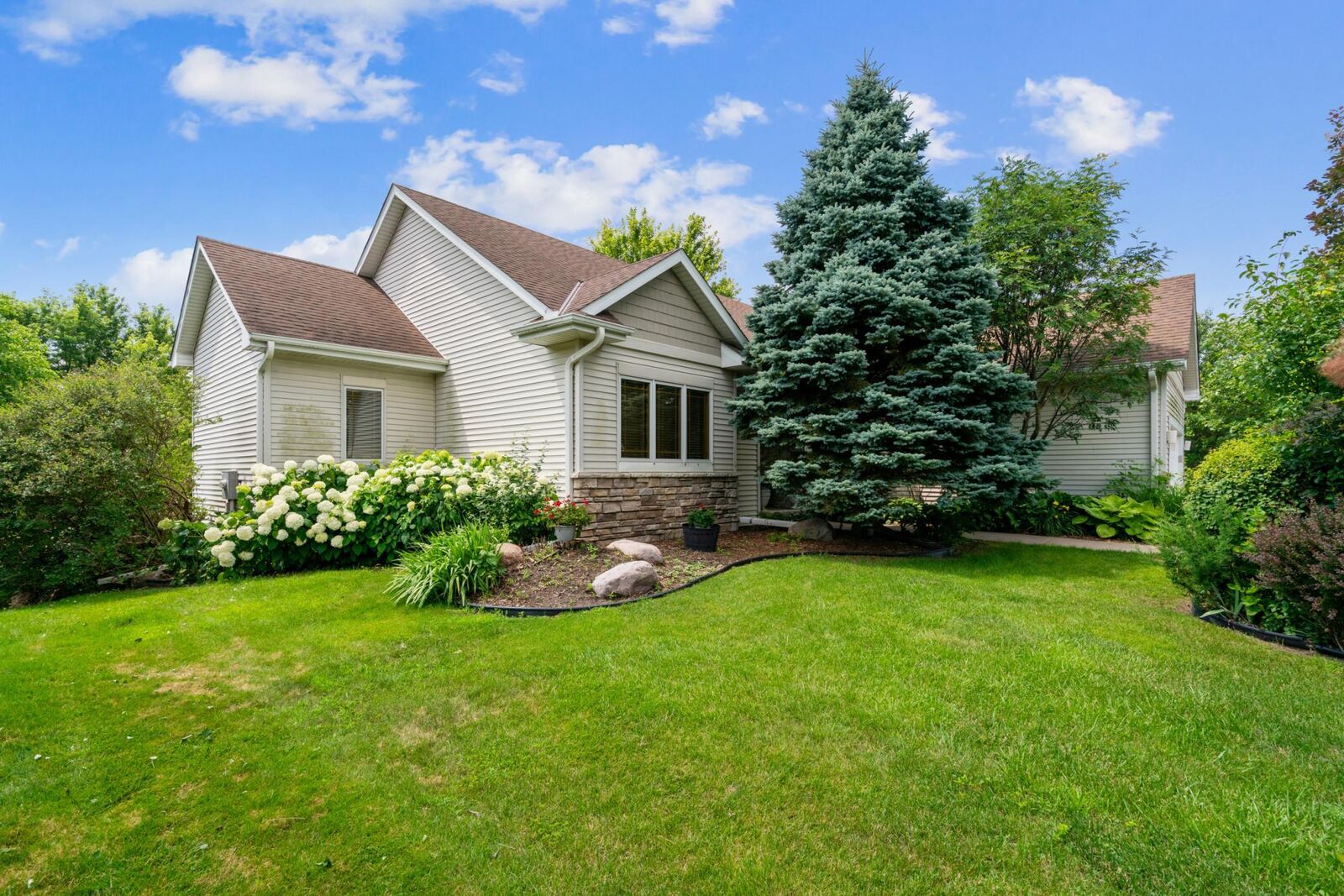 Property Photo: 977 Bavaria Hills Terrace MN 55318