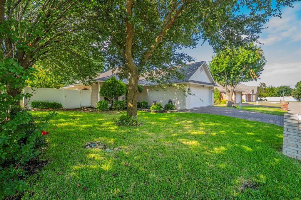 Property Photo: 100 Sunglow Loop TX 75154
