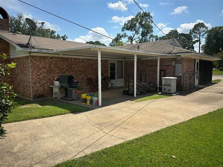 Property Photo: 6332 N Inwood Road LA 71119