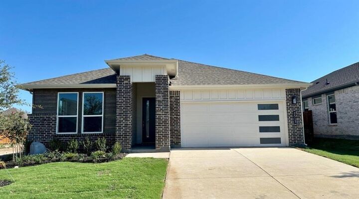 Property Photo:  2513 Goldfinch Drive  TX 76205