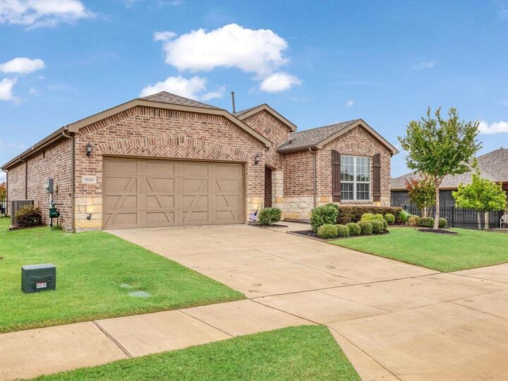 Property Photo: 7620 Bravery Drive TX 76227